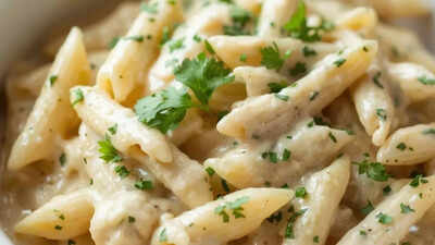 how-to-make-restaurant-style-creamy-white-sauce-pasta-at-home.jpg