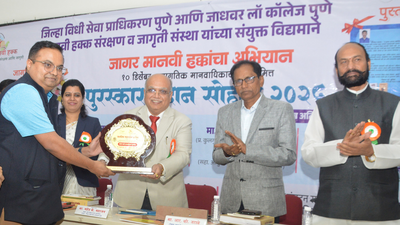 ketan-deshpande-presented-award-for-special-contribution-to-human-rights.jpg