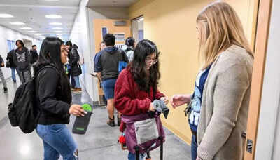 new-york-citys-ban-on-smartphones-in-schools.jpg