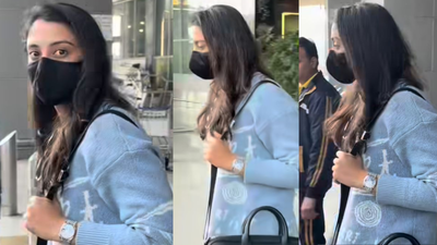smriti-mandhana-spotted-at-airport.jpg