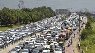 avoid-traffic-jams-ahead-of-republic-day-traffic-restrictions-timings-to-know.jpg