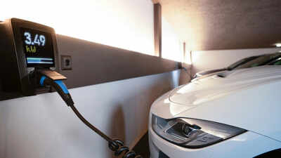 ev-battery-maintenance-tips-to-extend-your-electric-vehicles-lifespan-maintain-performance-and-maxim.jpeg