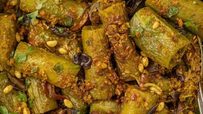 how-to-cook-arbi-ke-patte-ki-sabzi-at-home.jpg