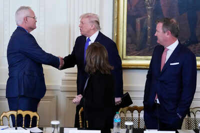 trump-and-ceo-of-exxonmobil-darren-woods.jpg