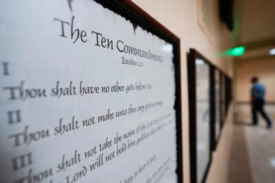 us-appeals-court-allows-ten-commandments-in-louisiana-classrooms.jpg