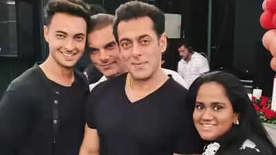 ayush-arpita-salman.jpg