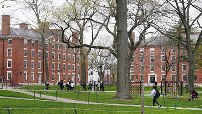 harvard-postpones-vote-on-grade-limits.jpg