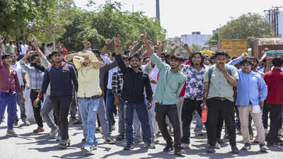 noida-worker39s-protest.jpg