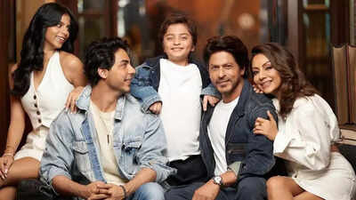 srk-abram-aryan-suhana.jpg
