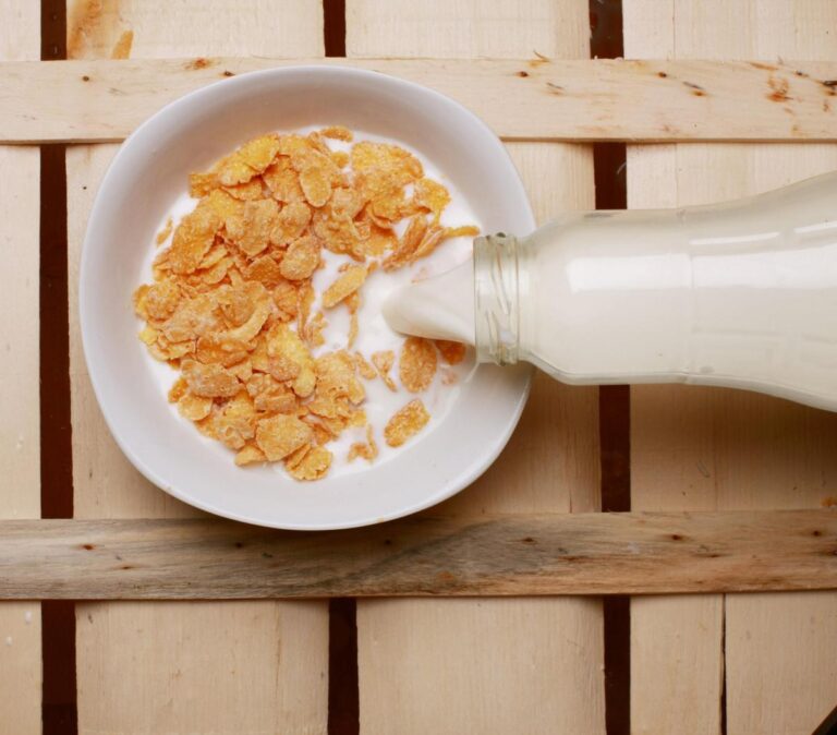 31istb20cereals-milk-bottle-breakfast-flake-wallpaper.jpg