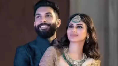 mouni-suraj-2.jpg