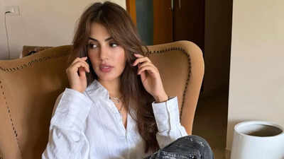 rhea_chakraborty_1779011436_3898952724387568761_1681480742-1.jpg
