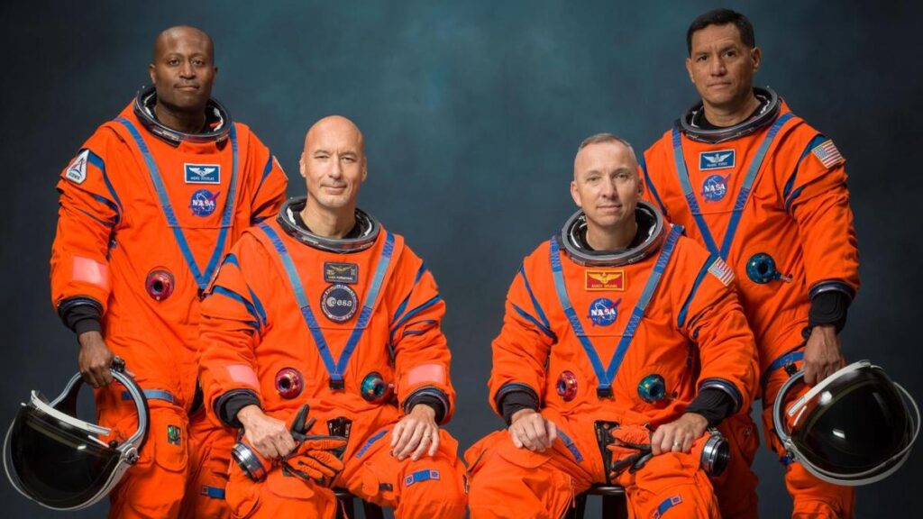 NASA_Artemis_Crew_75_98.jpg