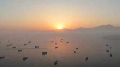 hormuz-got-busy-after-months-now-it39s-facing-another-roadblock.jpg