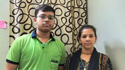 jigar-naik-with-his-mother-apoorva-naik-image-courtesy-dainik-bhaskar.jpg