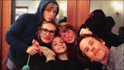 julia-roberts-and-family.jpg