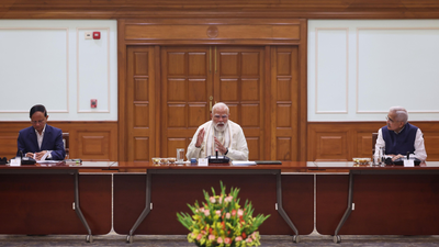 pm-modi-chairs-with-members-of-the-pm-economic-advisory-council.jpg
