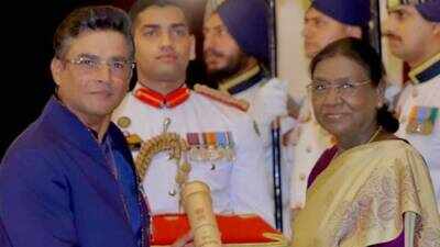 r-madhavan-reacts-to-receiving-padma-shri-son-vedant-priyanka-chopra-preity-zinta-congratulate-him.j.jpeg