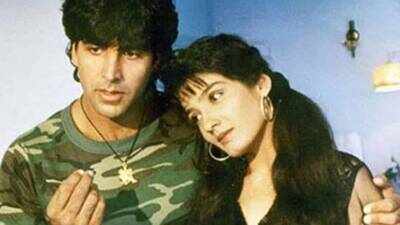 raveena-tandon-lauds-akshay-kumars-growth-as-an-actor-as-they-reunite-after-22-years.jpg