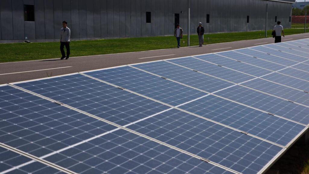 Climate_China_Renewable_Energy_Push_97314.jpg
