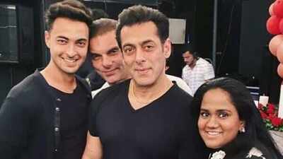 aayush-salman-arpita.jpg
