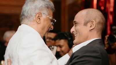 akshaye-khanna-3.jpg