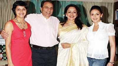 dharmendra-hema-ahana-esha.jpg