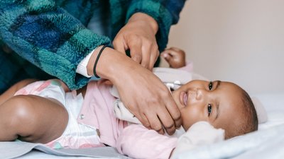 how-to-choose-clothes-for-your-baby-moms-share-mistakes-that-secretly-impacted-their-infants-health.png