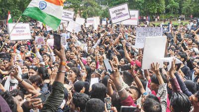 ncp-sp-leaders-meet-mumbai-police-commissioner-over-student-firs-alleged-police-harassment.jpg