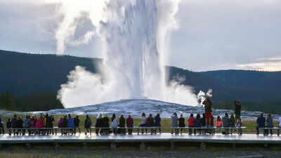 old-faithful-geyser.jpg