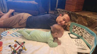 photo-mark-zukerberg-with-his-baby.jpg