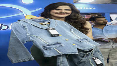 zareen-khan-at-an-event-in-mumbai.jpg